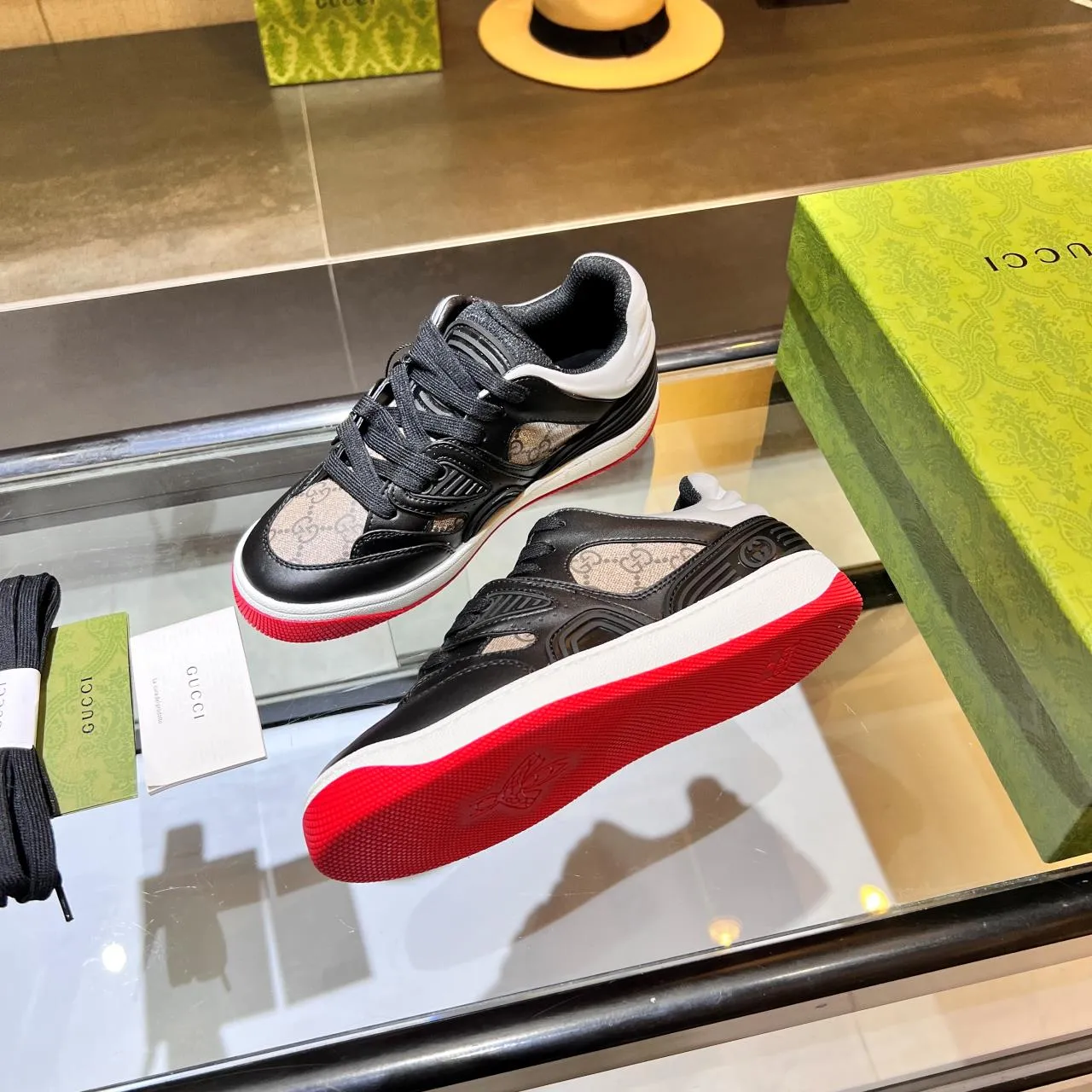 👟👟Ex-factory price 600👟👟 Men's size +10 high version, the top version of 2022 Gucci low-top sneakers! The new colors are reproduced one to one. New style for early spring, creating a perfect style💣💣💣street style🔥🔥🔥cool and trendy C-level fashionable outfit with a retro and futuristic feel🌹🌹🌹classic boot shape + British color-blocking design, super eye-catching. Various leather splicing, original reverse mold last type, imported high-end knitting needles showing exquisite texture! Open mold to customize high-density TPU outsole. 15 colors come out first. Size: Female 35-41 Male 39-46